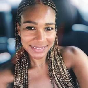 Meet your Posher, Dionne